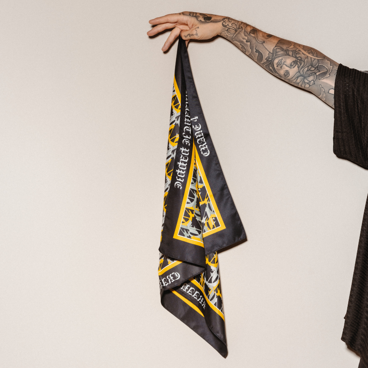 C4 BANDANA BLACK YELLOW